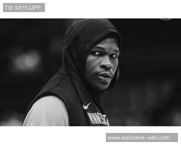 爱德华兹表现平平17投6中仅得17分贡献3篮板1断1帽令人失望 爱德华兹表现平平17投6中仅得17分贡献3篮板1断1帽令人失望